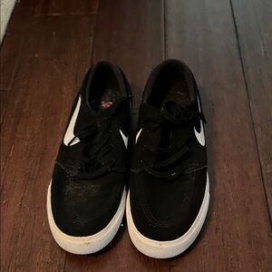 Stylish Black and White Men's Sneakers